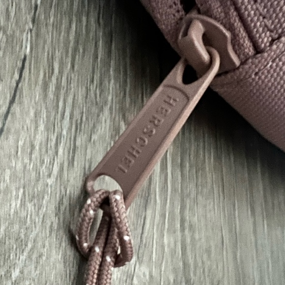 Herschel small messenger bag - Picture 2 of 6